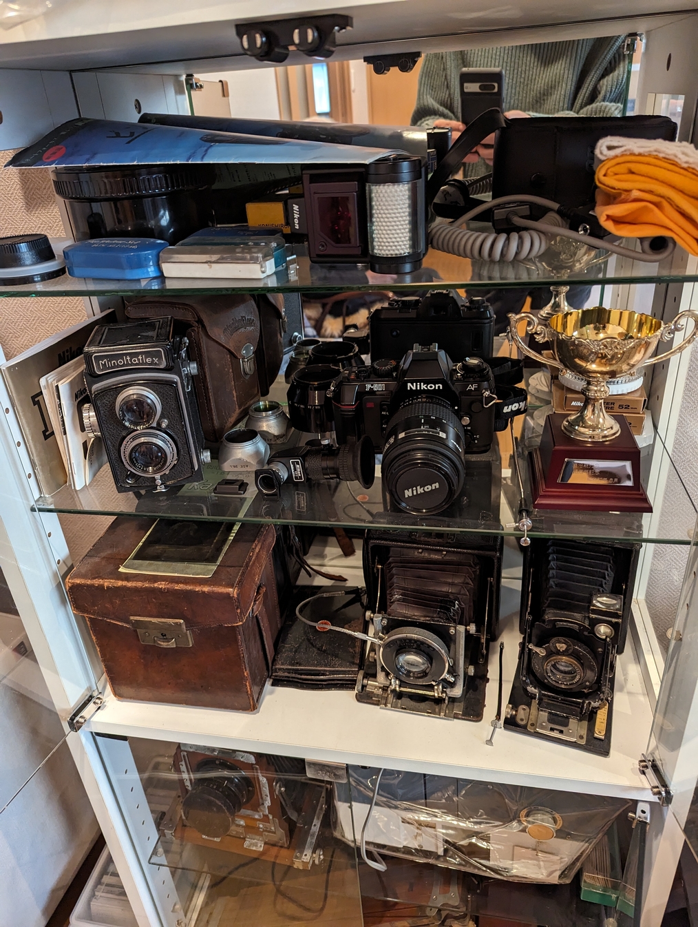 祖父のカメラが飾ってある棚
